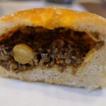 パン屋 りあん - （2026/5月）キーマカレーのパン断面