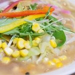 菜々家 - 裏にはコーンたっぷり。