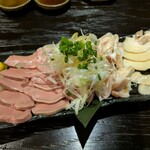 豚小家 - モツ刺し5点