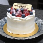 パティスリー ハーモニカ - ショートケーキ ホール