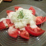 焼きとり 一鶏 - トマトと玉ねぎのサラダ