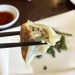 福琳酒家 - 肉と野菜のバランスが絶妙な餡だった。ニンニク効いててパンチもある。