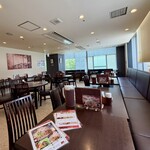 福琳酒家 - 11時半の開店直後の店内、最初は我々だけだったのがその後続々と来店客が、けっこう大箱なのにほぼ満席近い状態になっていた、でもランチをさっと食べて帰る人が多く、回転は悪くない。