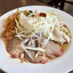 福琳酒家 - 季節のおすすめコース飲み放題付き4500円税込の三種の前菜盛合せ、くらげときゅうりの酢の物、ねぎちやーしゆ、鶏もも肉