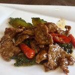 福琳酒家 - 季節の肉料理、牛肉とゴーヤの四川風炒め、唐辛子入りでピリ辛、食欲が増進される。