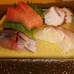 味処太郎源 創業店 - お刺身盛り合わせ