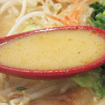 味噌マニアックス弐 - 全国各地から選りすぐった4種の味噌をブレンドしているそうです。結構濃ゆい！しかも、九州人ウケする甘さがあります。
なので、ついつい汁を飲んじゃいます(笑)。