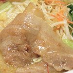 味噌マニアックス弐 - チャーシューは、イメージ的には豚肉のしょうが焼き風の甘濃い味。
