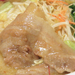 味噌マニアックス弐 - チャーシューは、イメージ的には豚肉のしょうが焼き風の甘濃い味。
