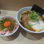 手揉み中華そば 中村 - チャーシュー中華そば　ローストポーク丼