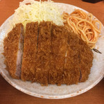 とんかつ駿河 - ロースカツ定食　750円
皿も盛り付けも昔のまんまwww