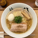 銀座 八五 - 味玉中華そば¥1400、瓶ビール（小）¥500