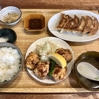 口コミ一覧 : 餃子と唐揚げ 犀のツノ （サイのツノ） - 一乗寺/餃子