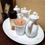 中華料理　燕京 - 2026年６月　卓上の薬味たち