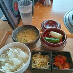 焼肉 ギュウトピア - ★壺漬けカルビ・ハラミ定食 1309円 味は普通だが CP 悪い なぜか 卵 スープが美味しかった！せめてご飯とか 卵 スープはおかわり自由ならリピートするのに