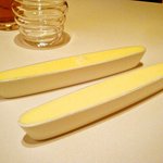 ル・シズィエム・サンス・ドゥ・オエノン レストラン - バター。