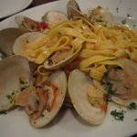 トラットリア・ピッツェリア・レ・アルカーテ - ハマグリとフレッシュトマトの手打ちフェットチーネ