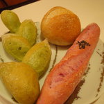 ル・シズィエム・サンス・ドゥ・オエノン レストラン - パン３種。