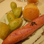 ル・シズィエム・サンス・ドゥ・オエノン レストラン - パン３種。