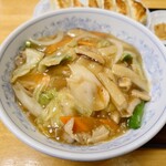 ぎょうざの満洲 - 料理写真:中華丼と焼餃子