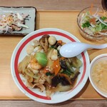 中華食堂スマロ - 料理写真:中華飯のランチセット。