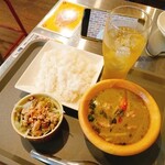 居空間　タイ料理＆パクチー酒場 - 
