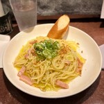 ガルゴッタ - 生パスタランチ(1,100円)
ベーコンと白菜･青ネギの生パスタ大盛り
サラダ･パン付き
(麺大盛り無料)