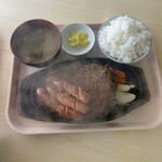 うしや - ソーセージハンバーグ   1350円(税込)