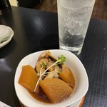 庵JUJU - フラミンゴオレンジ600円と魚アラ大根煮お通し390円