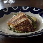 ＳＯＩＬ - 料理写真:近海産鮮魚のポワレ　季節のソース

外をパリッと、中をふんわりと焼いた定番のお魚メニューです。
写真はのソースは、イタリアンパセリを使ったサルサヴェルデ。
