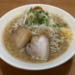 らーめんかいじ - 豚そば大盛りニンニク多め野菜少なめ