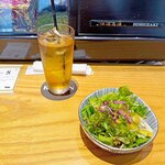 肉寿司 肉和食 KINTAN - とうもろこし茶と、「グリーンサラダ」