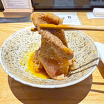 肉寿司 肉和食 KINTAN - 和牛と甘辛いタレに卵黄の組み合わせは、猛烈にコメが欲しくなります