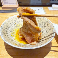 肉寿司 肉和食 KINTAN - 和牛と甘辛いタレに卵黄の組み合わせは、猛烈にコメが欲しくなります