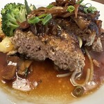 アトリエ ビブリ - 照焼バターソースハンバーグ断面