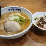 味の時計台 - 料理写真:味噌ラーメン９５０円にチャーシュー丼セット価格の４２０円