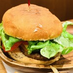 クア・アイナ - 厚切りチーズアボナドバーガー