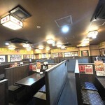 居酒屋 一休 - 16:30の開店すぐで２組目だったのでまだガラ空き