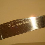 ル・シズィエム・サンス・ドゥ・オエノン レストラン - 肉料理のナイフ。