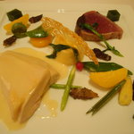 ル・シズィエム・サンス・ドゥ・オエノン レストラン - 若鶏胸肉とカツオの炙り　ガーリックのフランと共に。