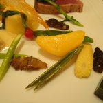 ル・シズィエム・サンス・ドゥ・オエノン レストラン - 若鶏胸肉とカツオの炙り　ガーリックのフランと共に。