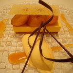 ル・シズィエム・サンス・ドゥ・オエノン レストラン - アプリコットのコンポジション　ドライフルーツのアイスクリーム。