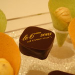 ル・シズィエム・サンス・ドゥ・オエノン レストラン - 小菓子。