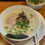 まるきんラーメン - 料理写真:まるきんラーメン(ふつう)+焦がしチャーシューごはんランチセット