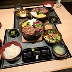 とろけるハンバーグ福よし - とろけるハンバーグとハラミステーキコンボ御膳のMサイズとSサイズ