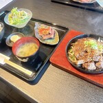 炭火焼肉割烹 士士 - 