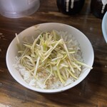 ニューラーメンショップ - ミニネギ丼、300円。