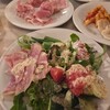 MORETHAN TAPAS LOUNGE - サラダとドレッシング充実