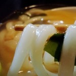 うどん屋「どんぐりコロコロ」 - うどん持ち上げ