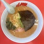 山岡家 - 料理写真:醤油ラーメン 690円 中盛 150円
